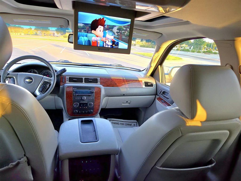 2014 Chevrolet Suburban - $6,999