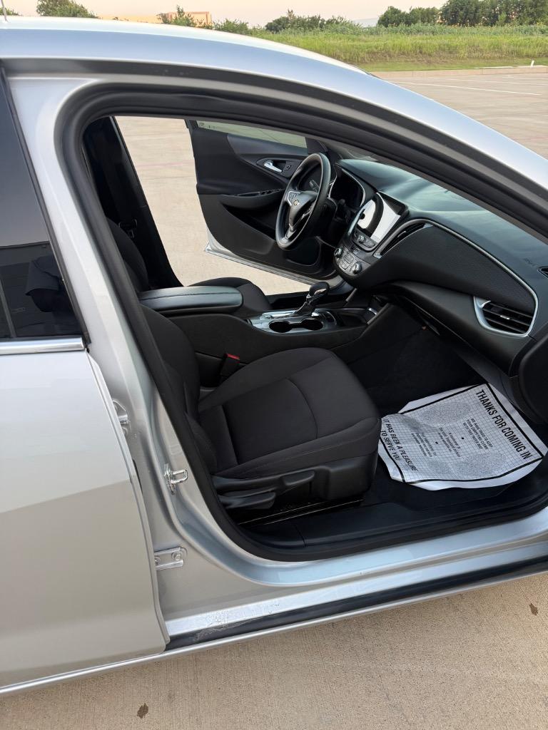 2022 Chevrolet Malibu - $10,499