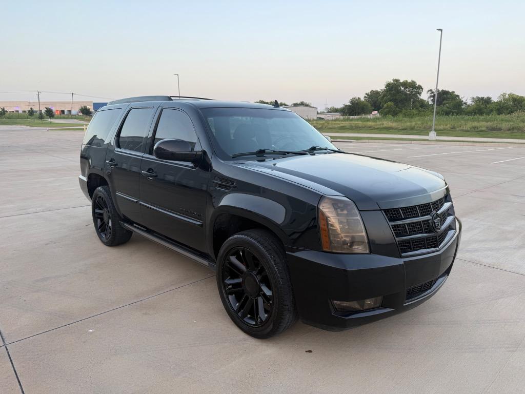 2013 Cadillac Escalade - $8,999