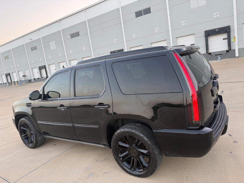 2013 Cadillac Escalade - $8,999
