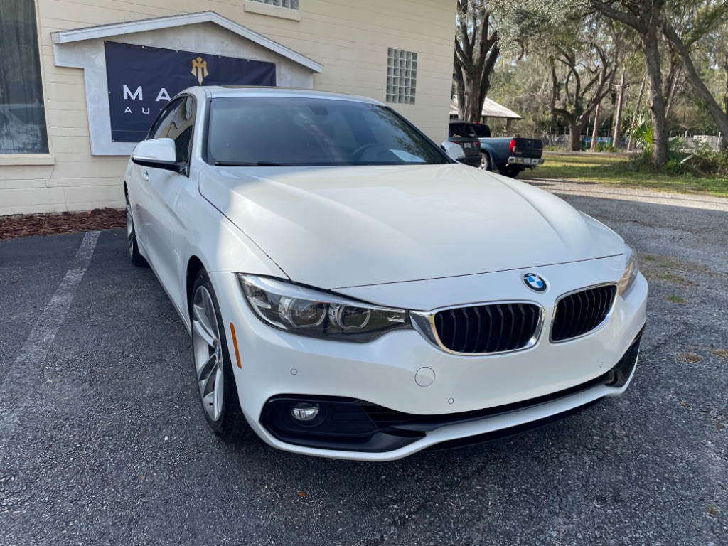 The 2018 BMW 4-Series 430i Grn Coupe photos