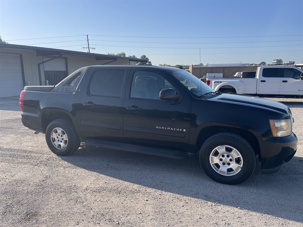 2007 Chevrolet Avalanche - $9,980