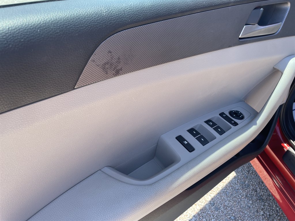 2019 Hyundai Sonata - $15,980