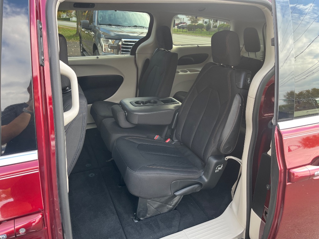 2022 Chrysler Pacifica Touring L photo 14