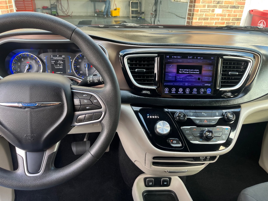 2022 Chrysler Pacifica Touring L photo 12