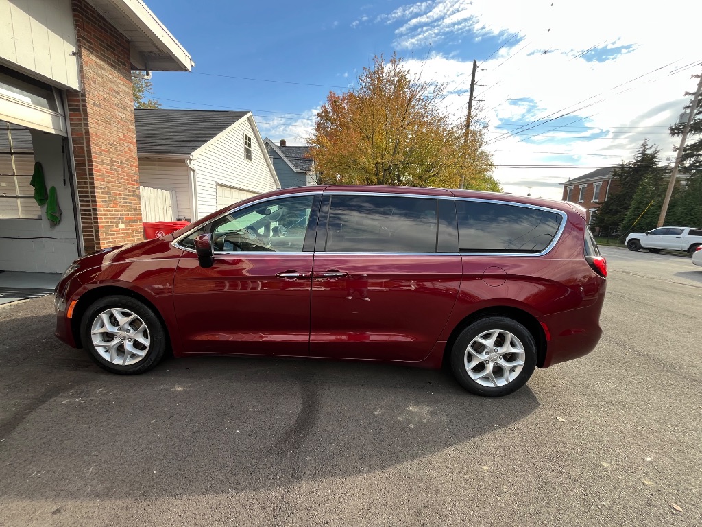 2022 Chrysler Pacifica Touring L photo 5