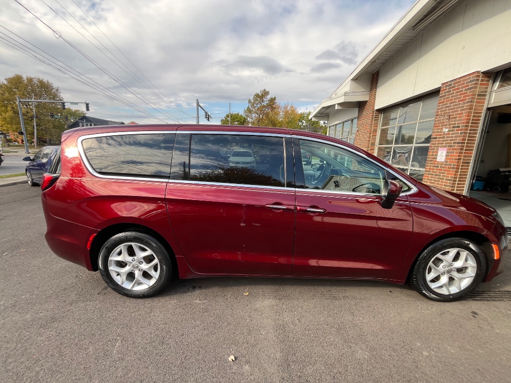 2022 Chrysler Pacifica Touring L photo 6