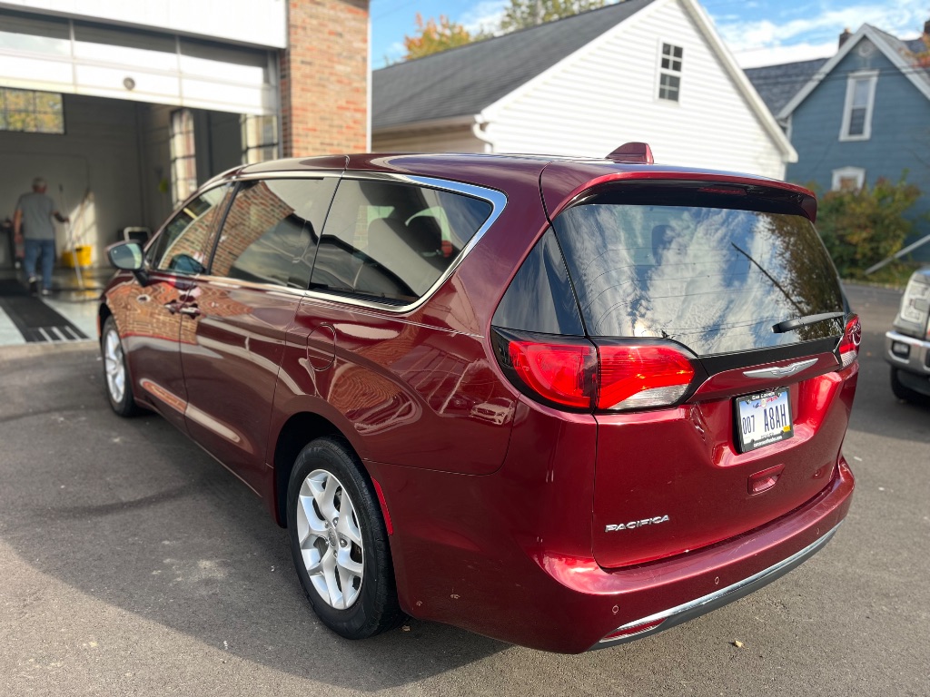 2022 Chrysler Pacifica Touring L photo 4