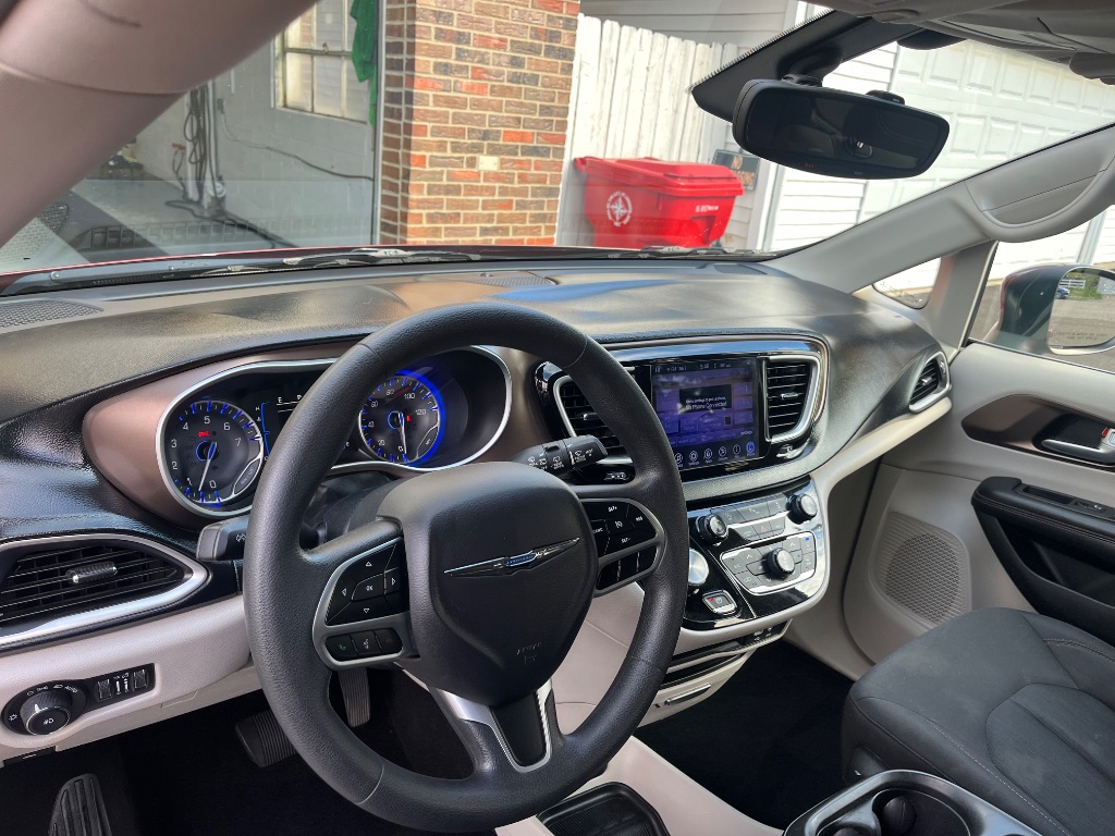 2022 Chrysler Pacifica Touring L photo 10