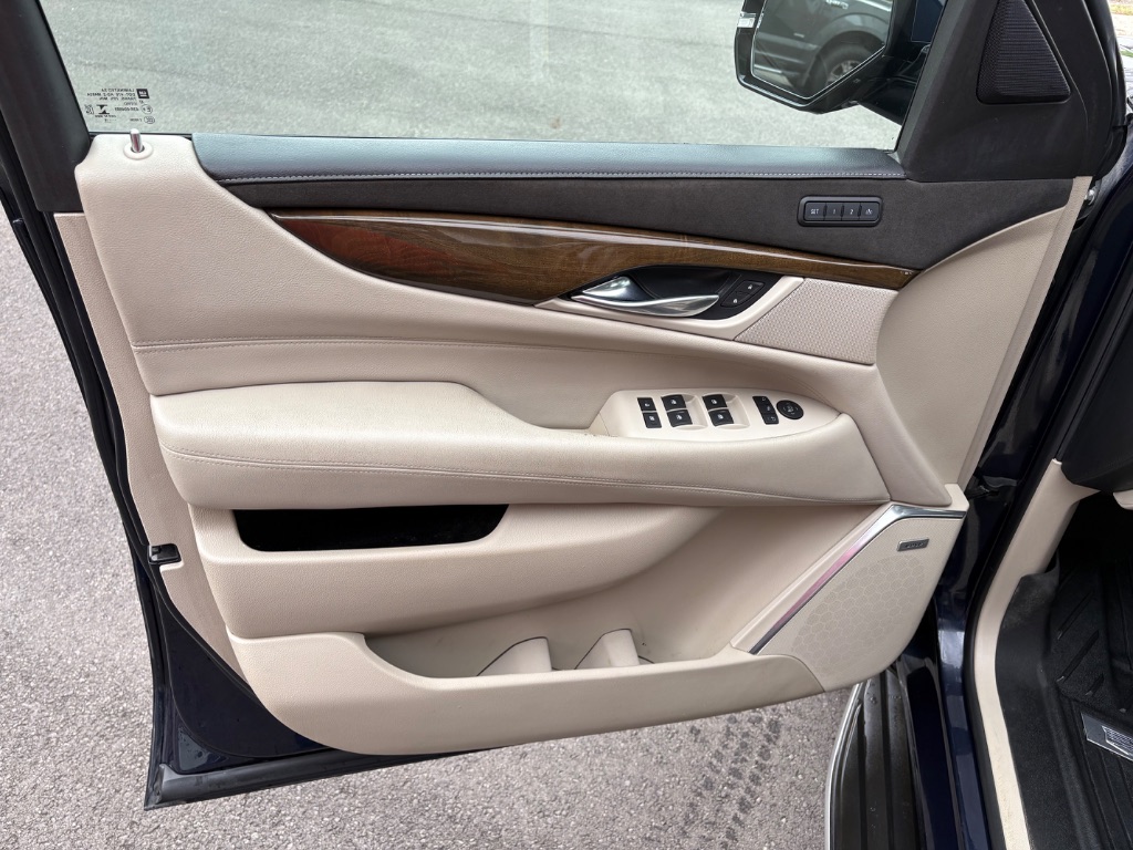 2018 Cadillac Escalade Premium photo