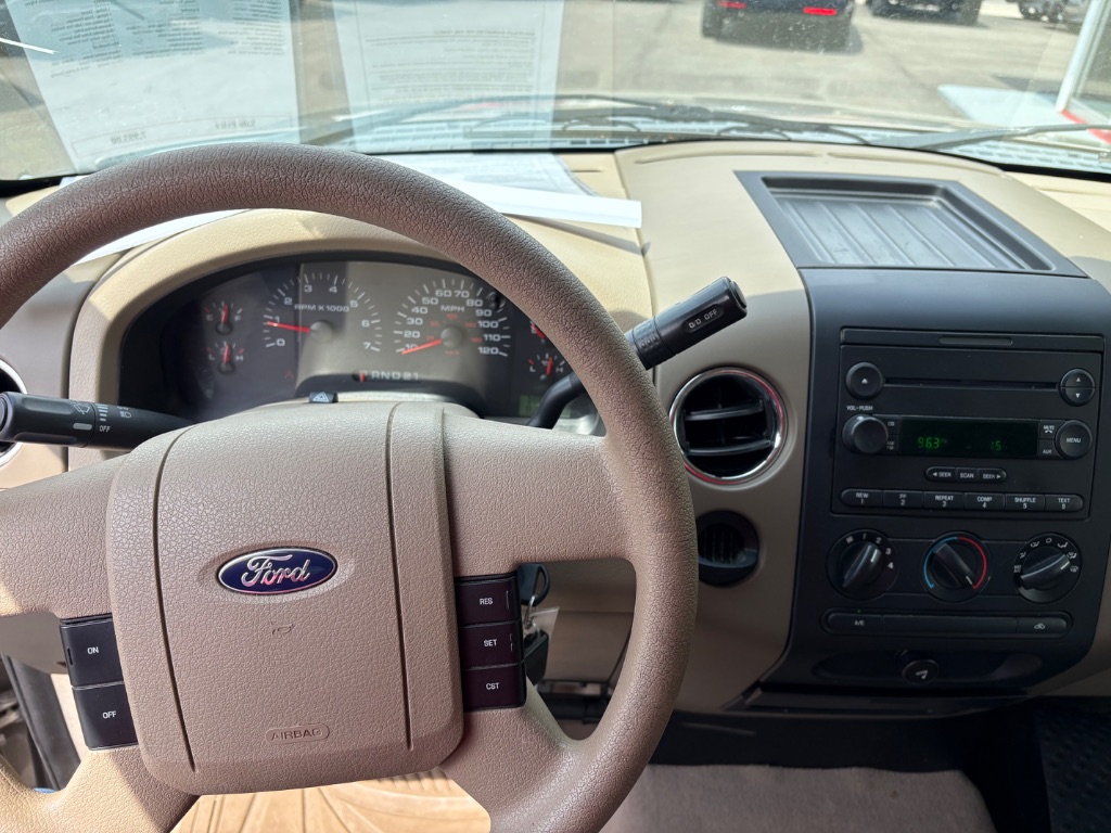 2004 Ford F-150 XL photo