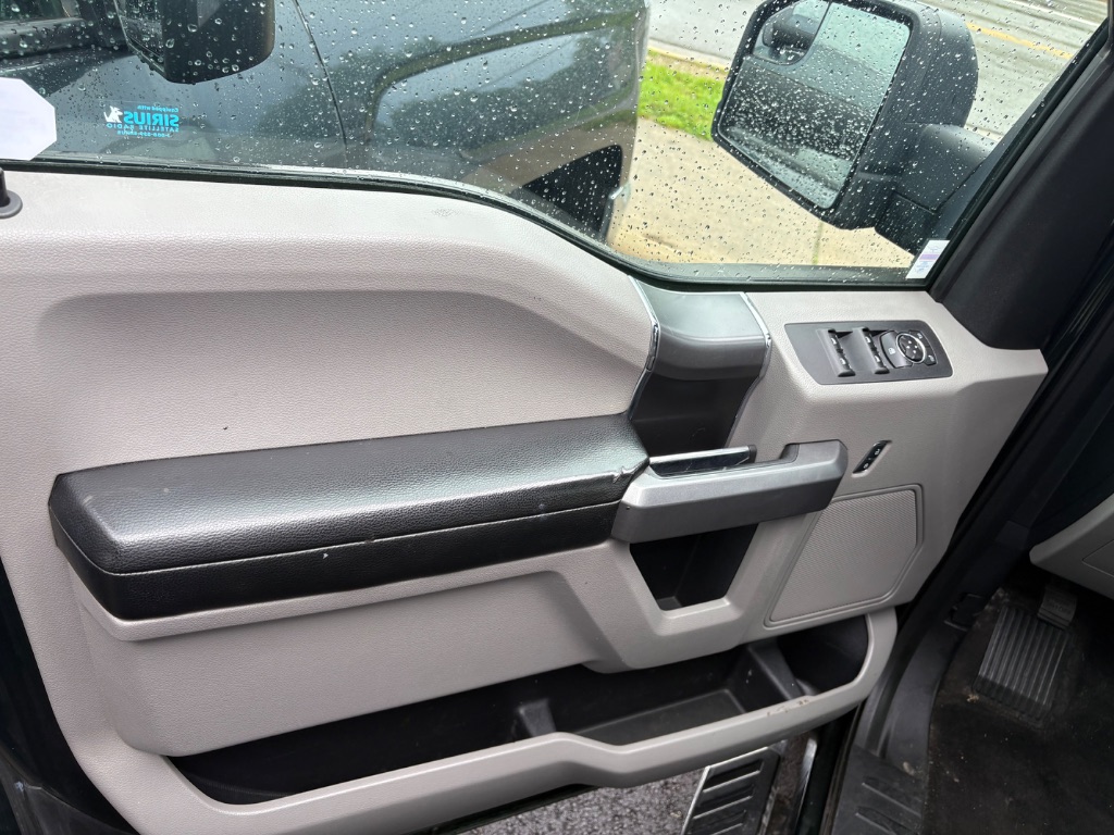 2016 Ford F-150 - $14,995