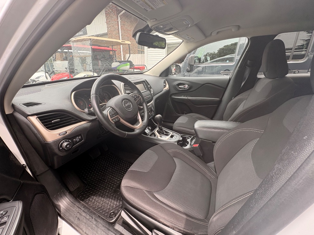 2017 Jeep Cherokee - $10,995