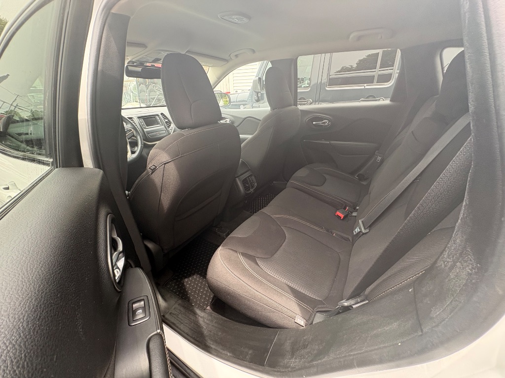 2017 Jeep Cherokee - $10,995