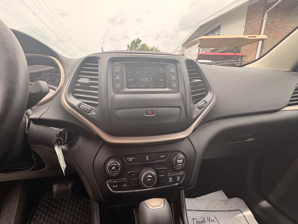 2017 Jeep Cherokee - $10,995