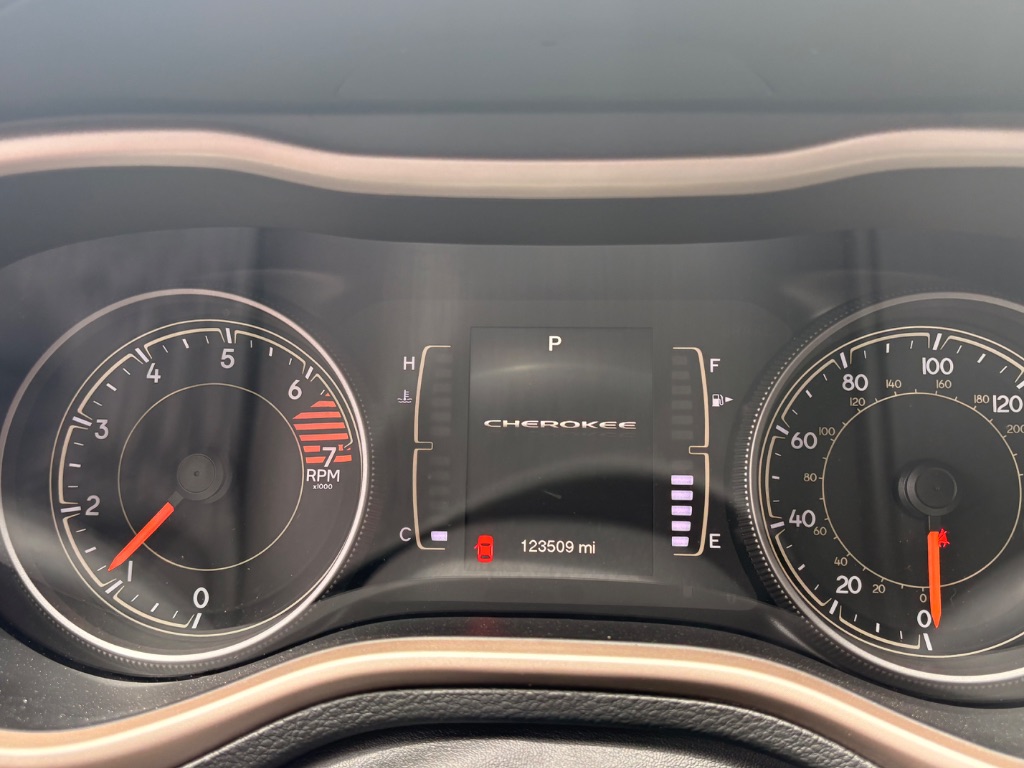 2017 Jeep Cherokee - $10,995