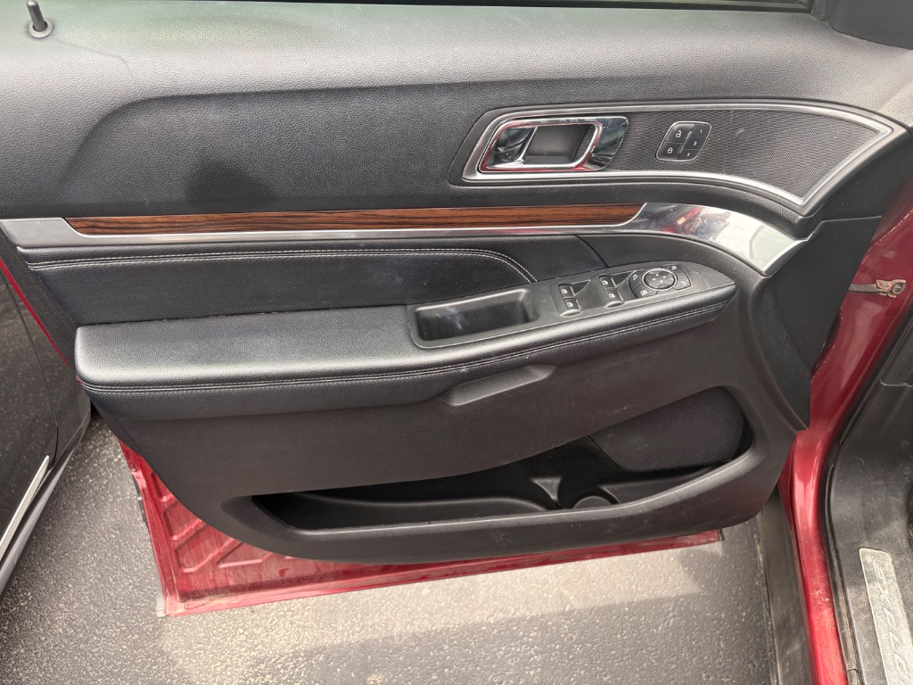2017 Ford Explorer - $15,995