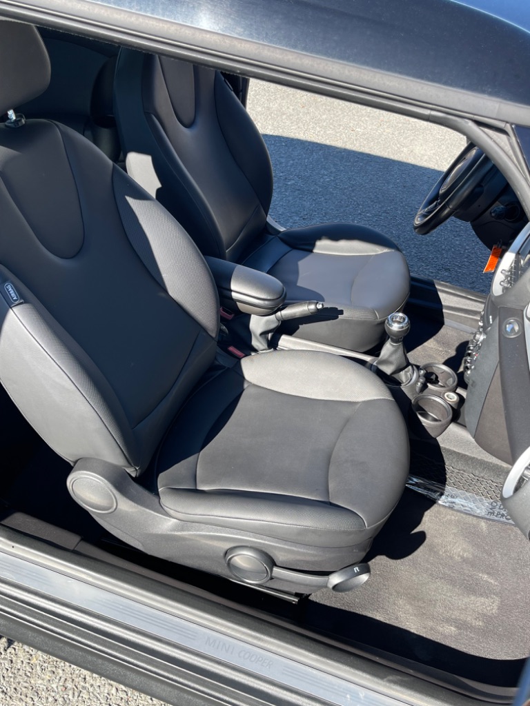 2013 MINI Clubman Hatchback - $6,900
