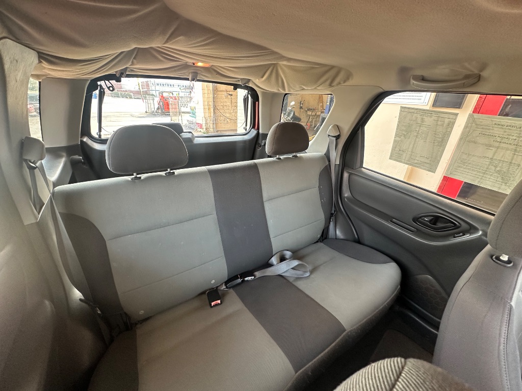 2004 Ford Escape XLS Value photo