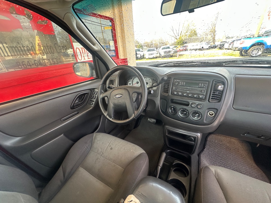 2004 Ford Escape XLS Value photo
