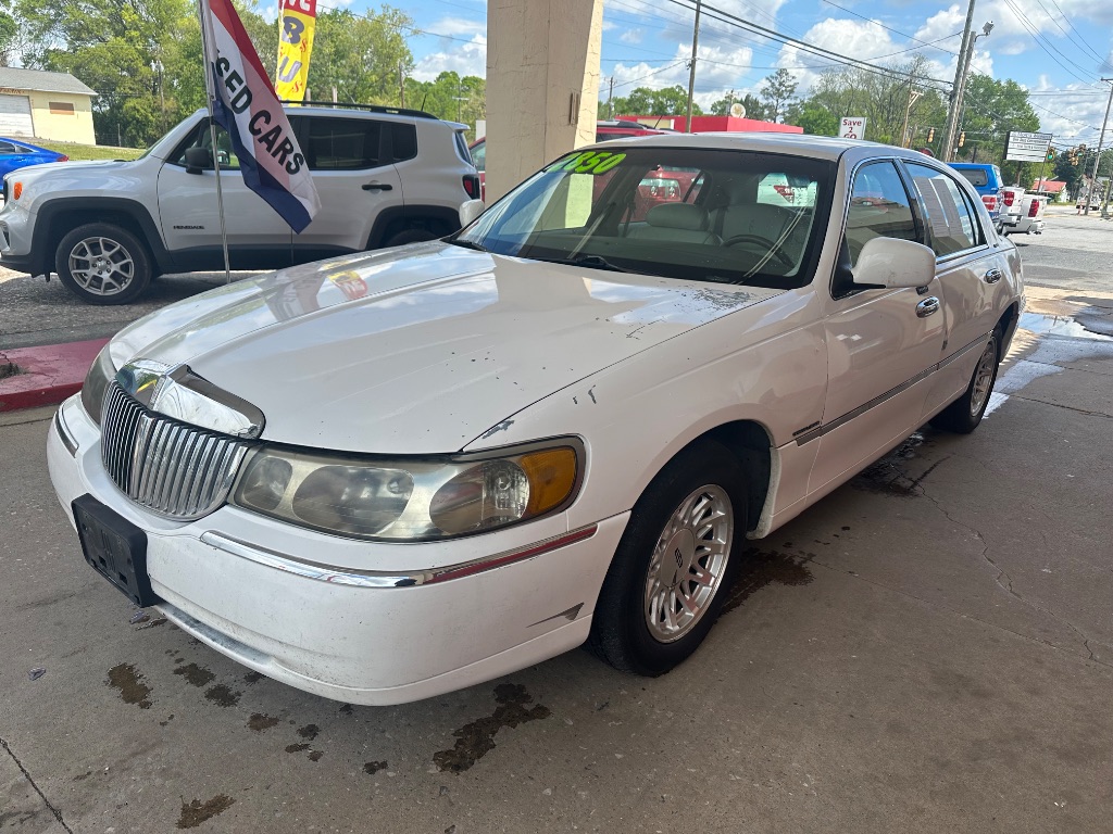 1999 Lincoln Town Car Signature photo