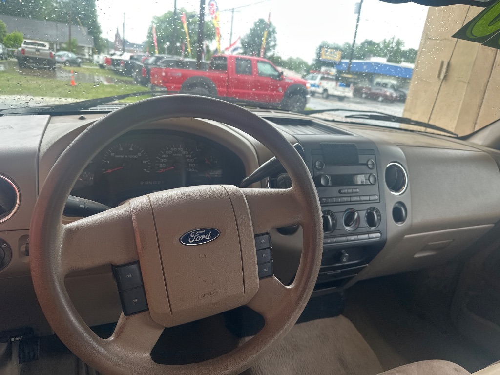 2004 Ford F-150 XLT photo