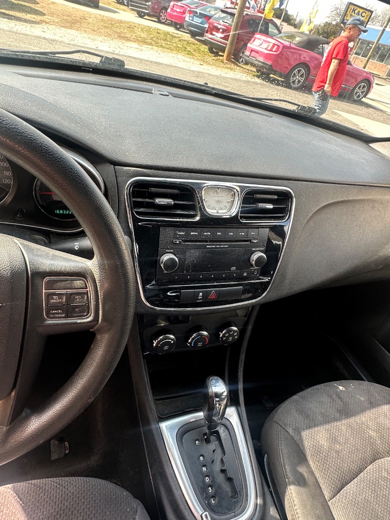 2013 Chrysler 200 - $4,500