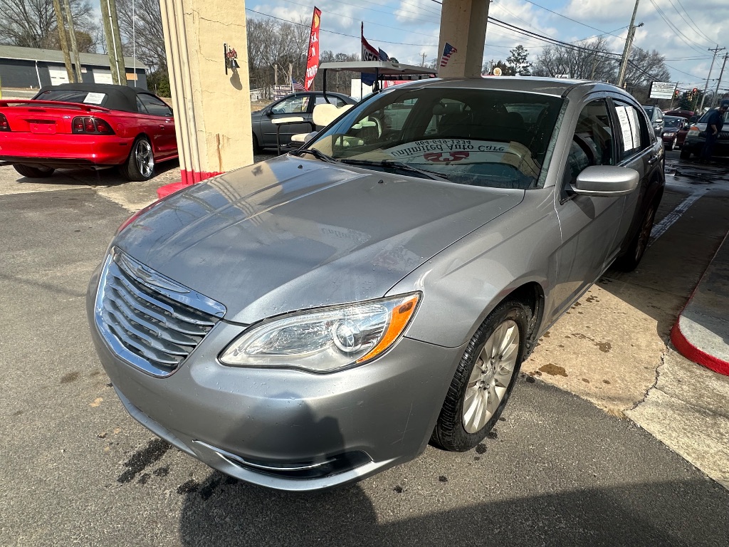 2013 Chrysler 200 - $4,500
