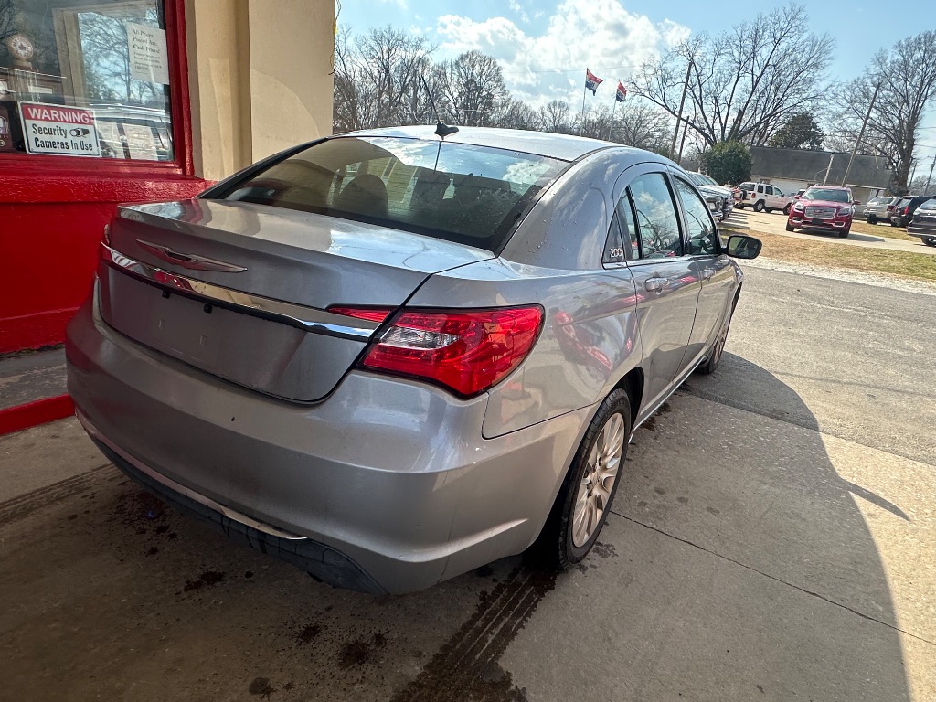 2013 Chrysler 200 - $4,500