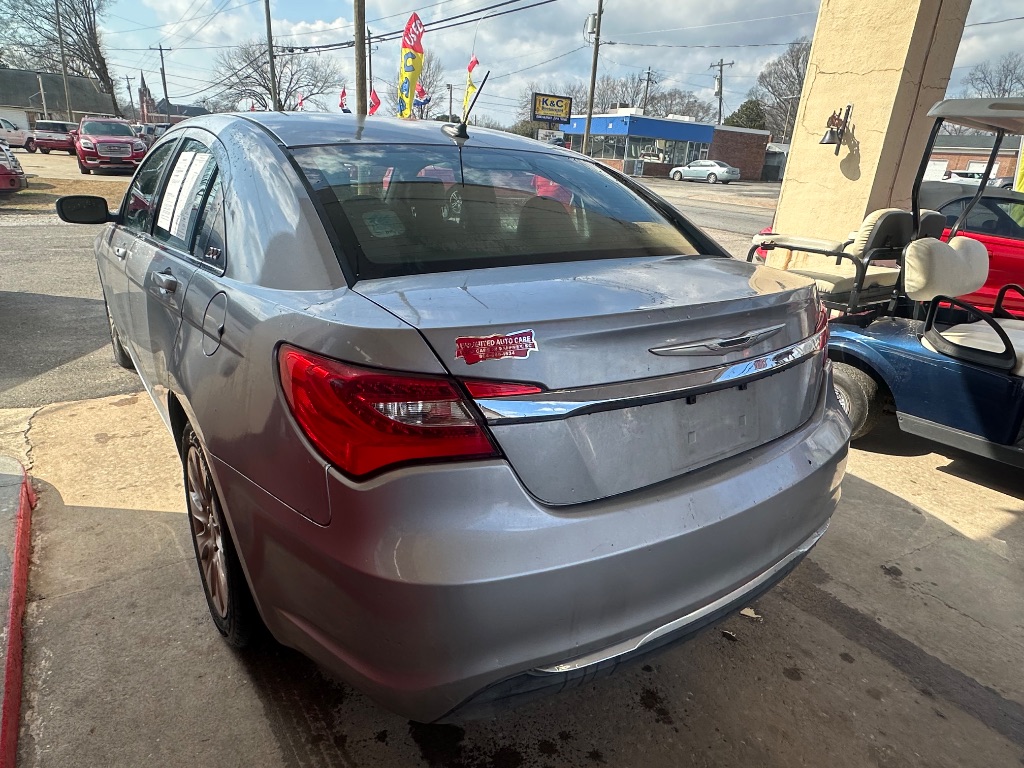 2013 Chrysler 200 - $4,500