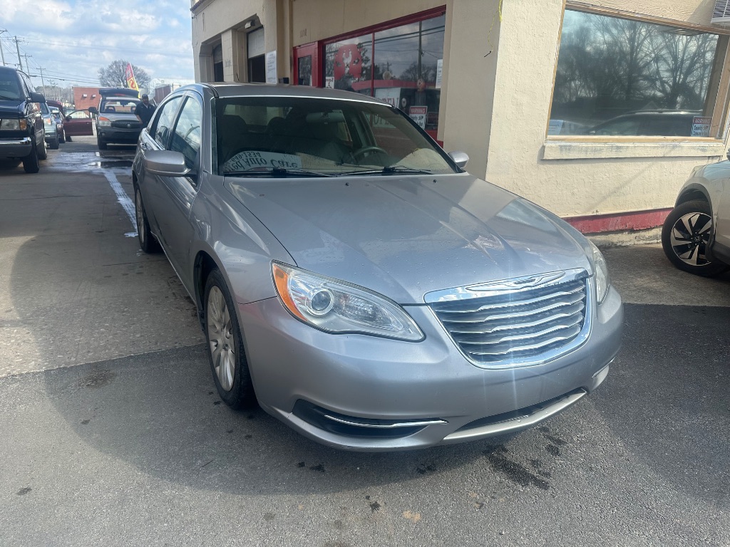 2013 Chrysler 200 - $4,500