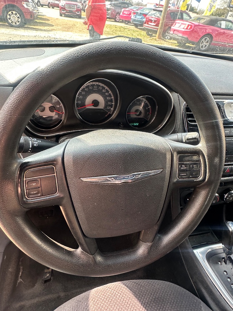 2013 Chrysler 200 - $4,500