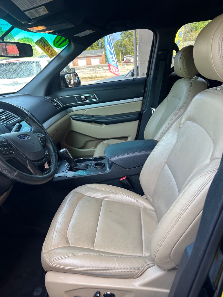 2017 Ford Explorer - $14,000