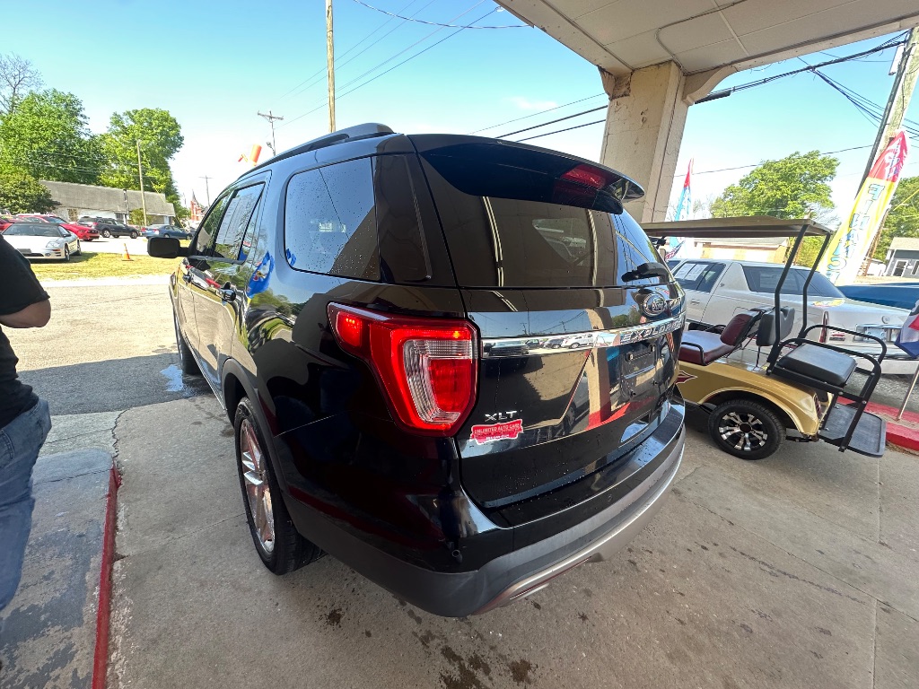 2017 Ford Explorer - $14,000