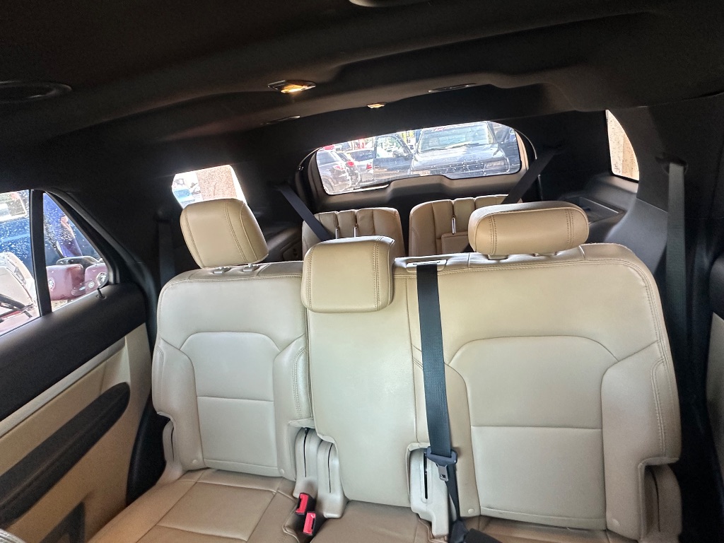 2017 Ford Explorer - $14,000