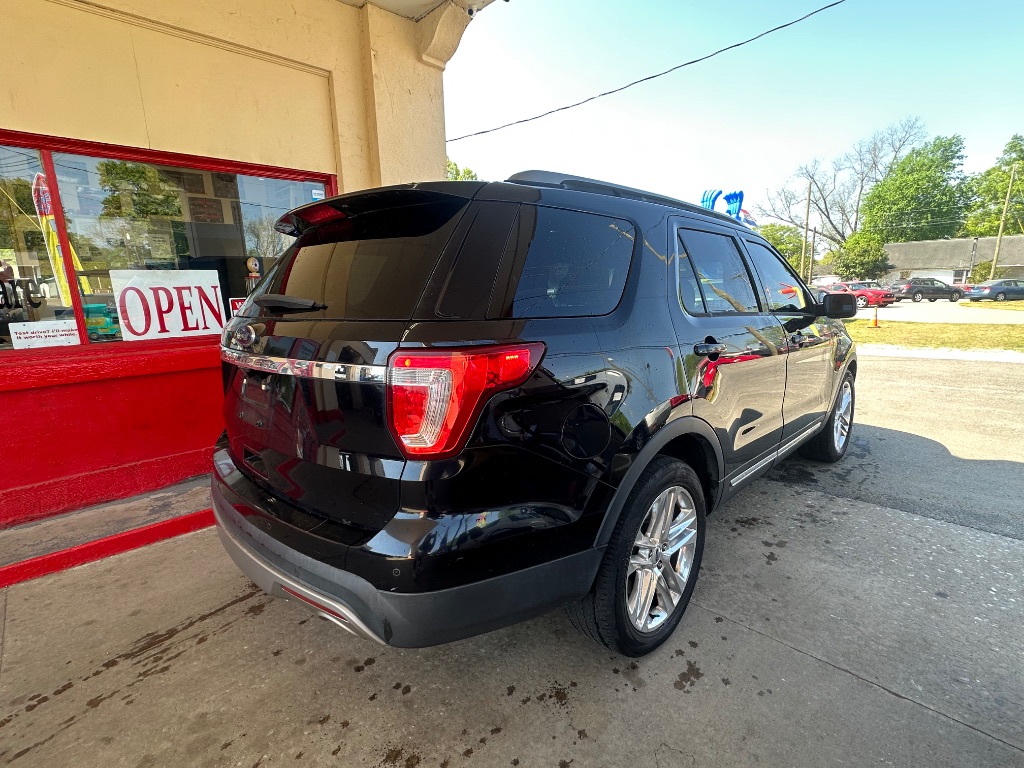 2017 Ford Explorer - $14,000