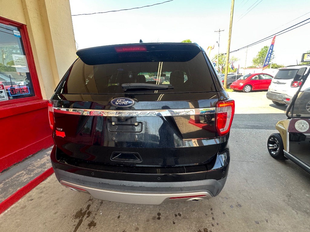 2017 Ford Explorer - $14,000