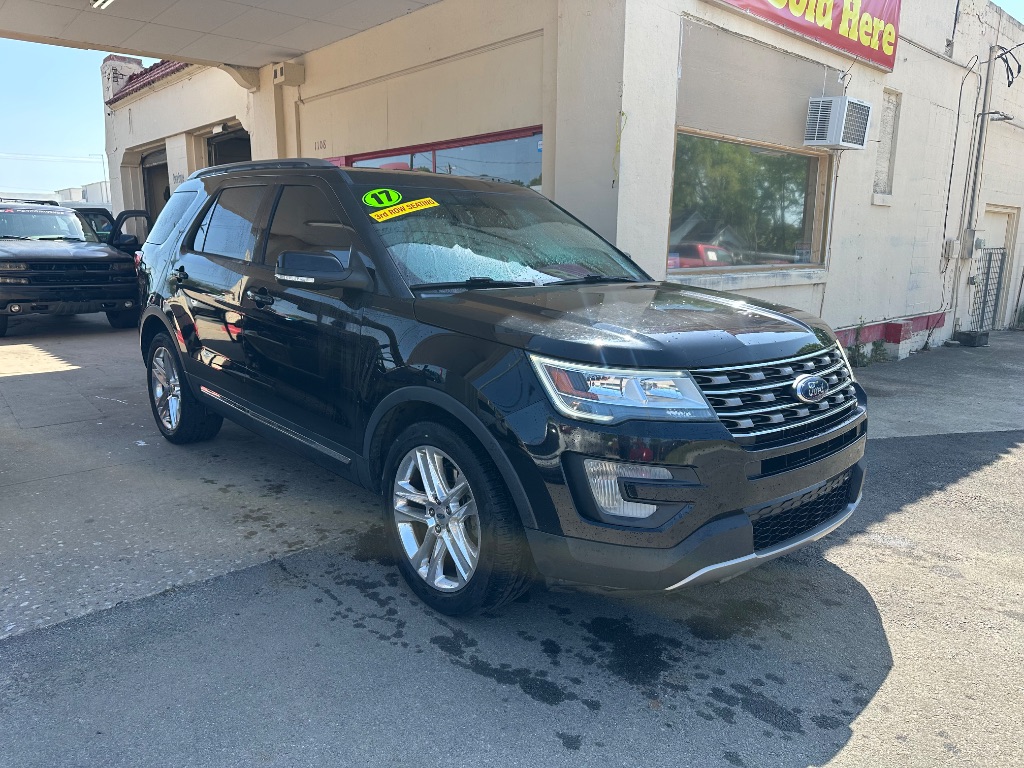 2017 Ford Explorer - $14,000