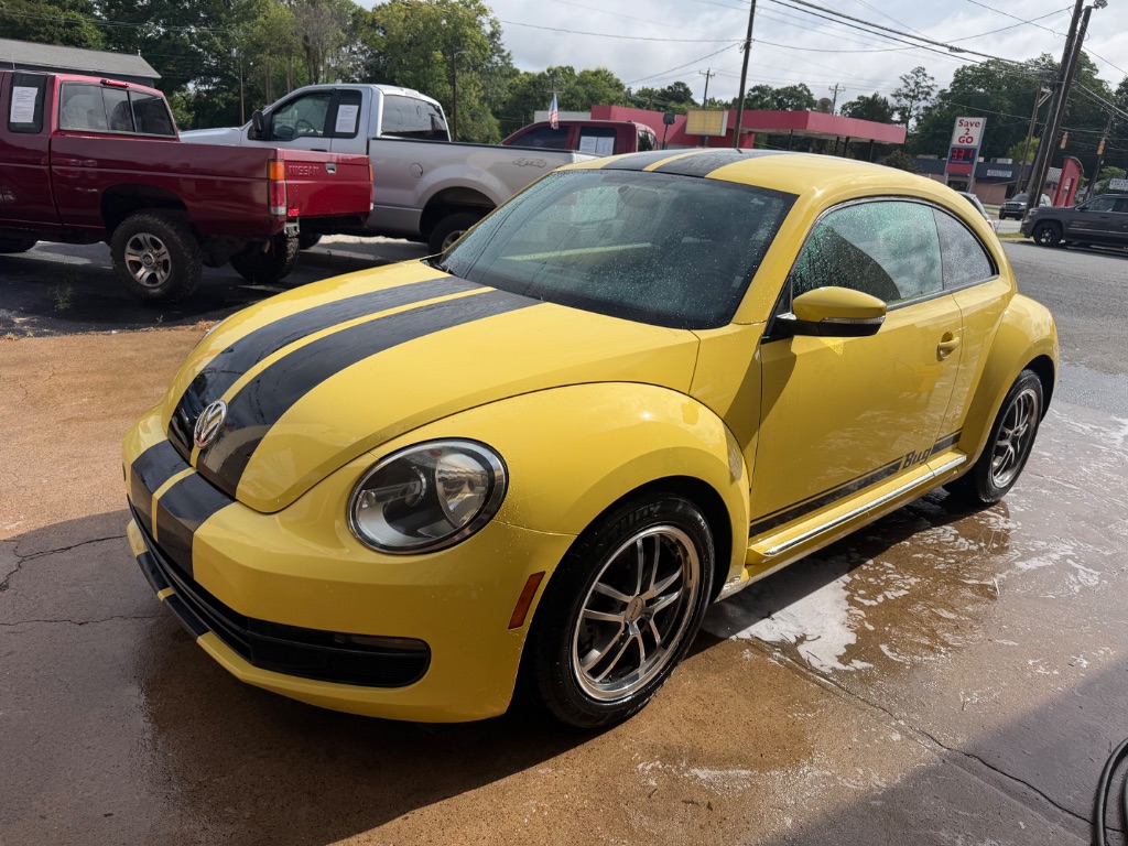 2012 Volkswagen Beetle - $7,750
