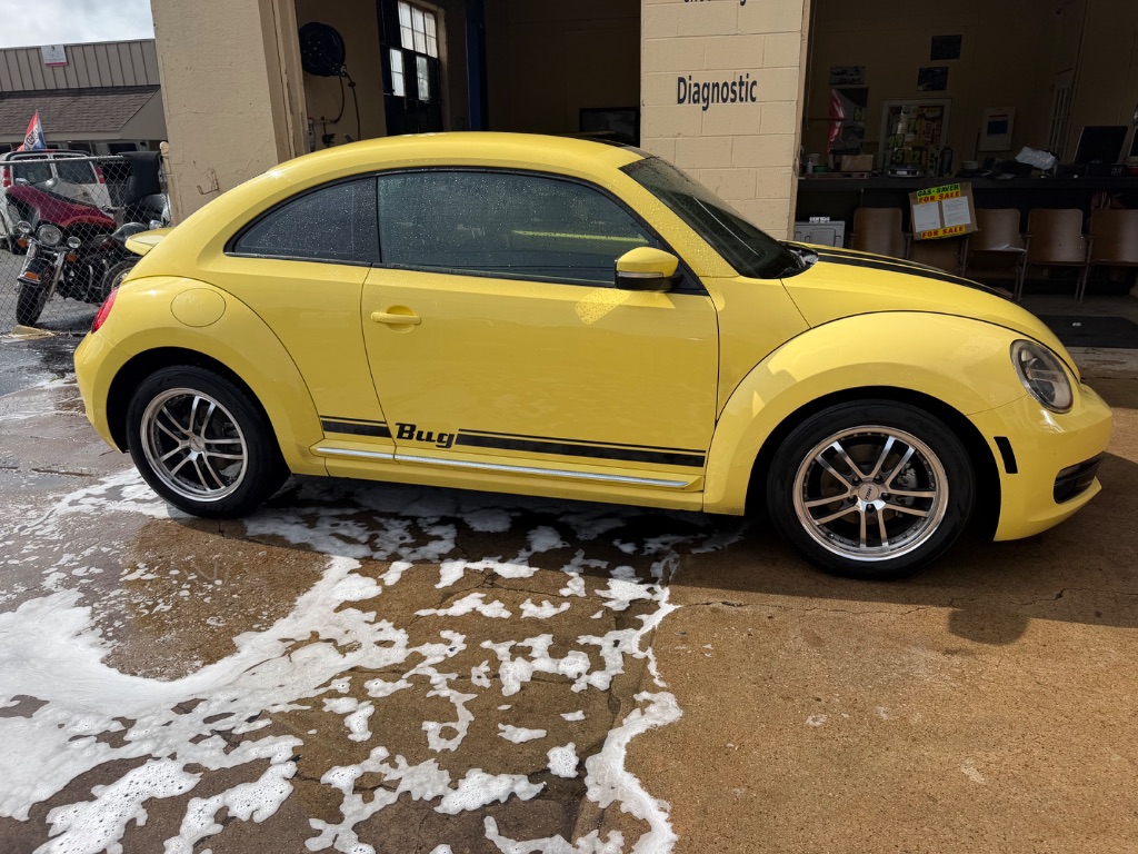 2012 Volkswagen Beetle - $7,750