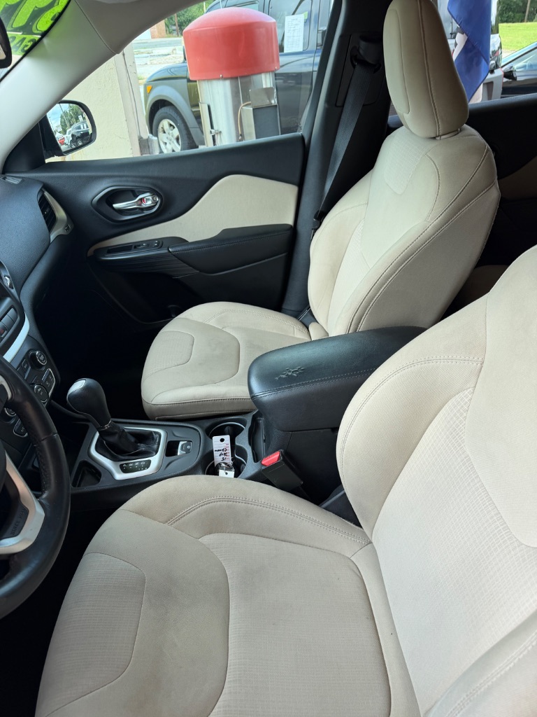 2015 Jeep Cherokee - $8,995