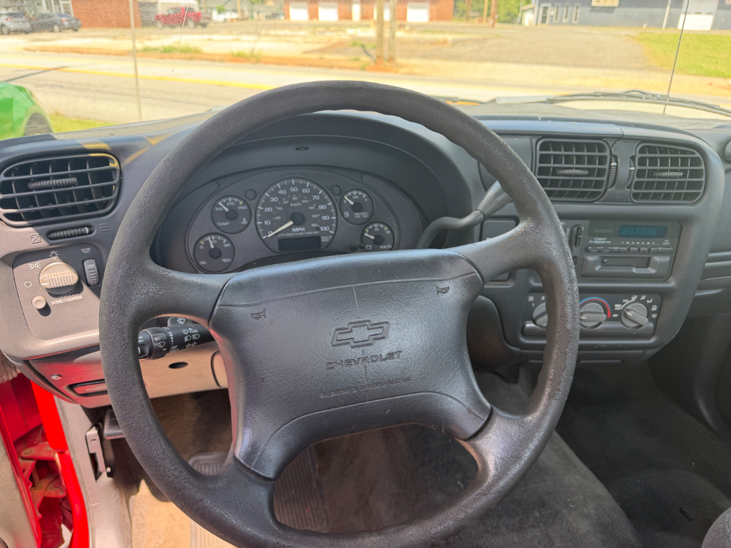 1998 Chevrolet S-10 Pickup - $3,500