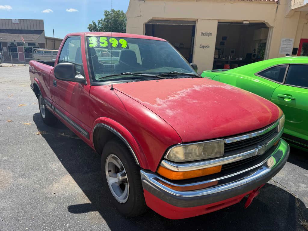 1998 Chevrolet S-10 Pickup - $3,500