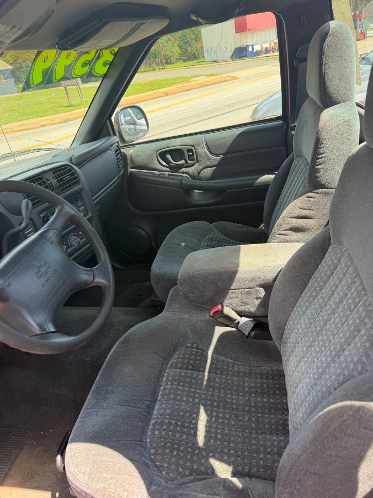 1998 Chevrolet S-10 Pickup - $3,500