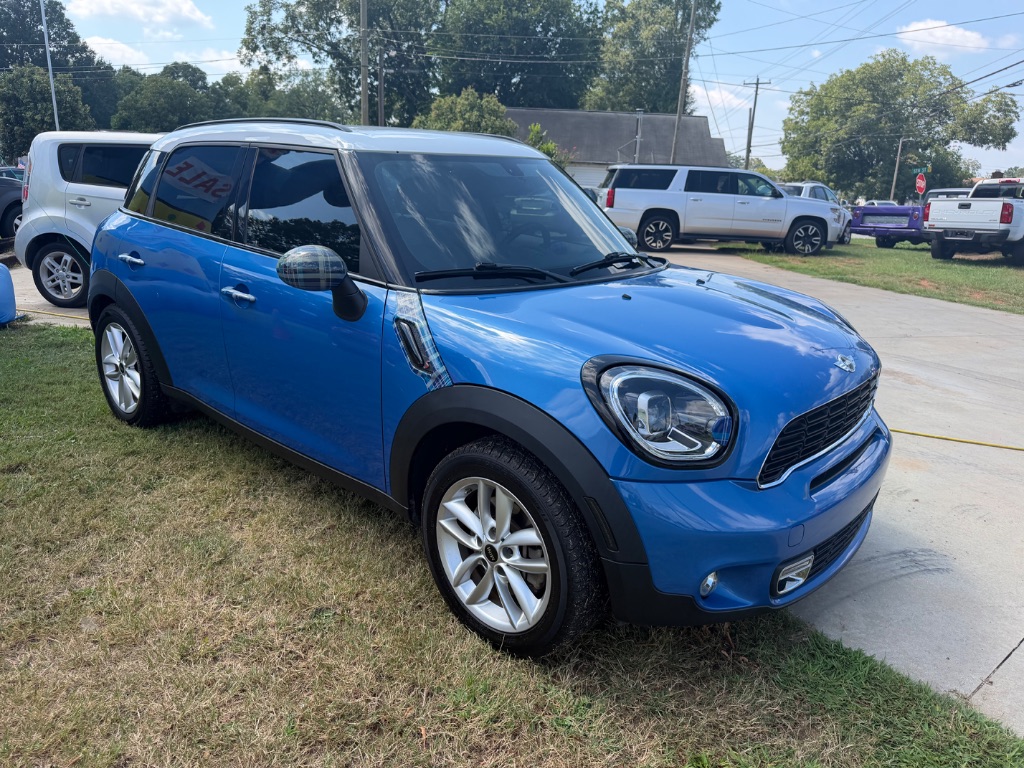 2012 MINI Countryman - $7,995