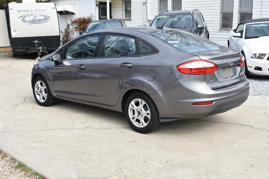 2014 Ford Fiesta SE photo