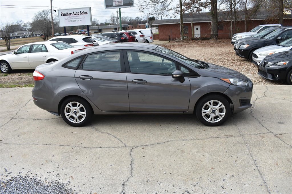 2014 Ford Fiesta SE photo