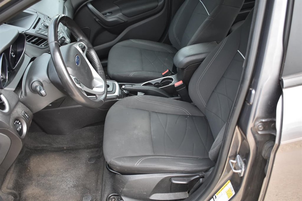 2014 Ford Fiesta SE photo