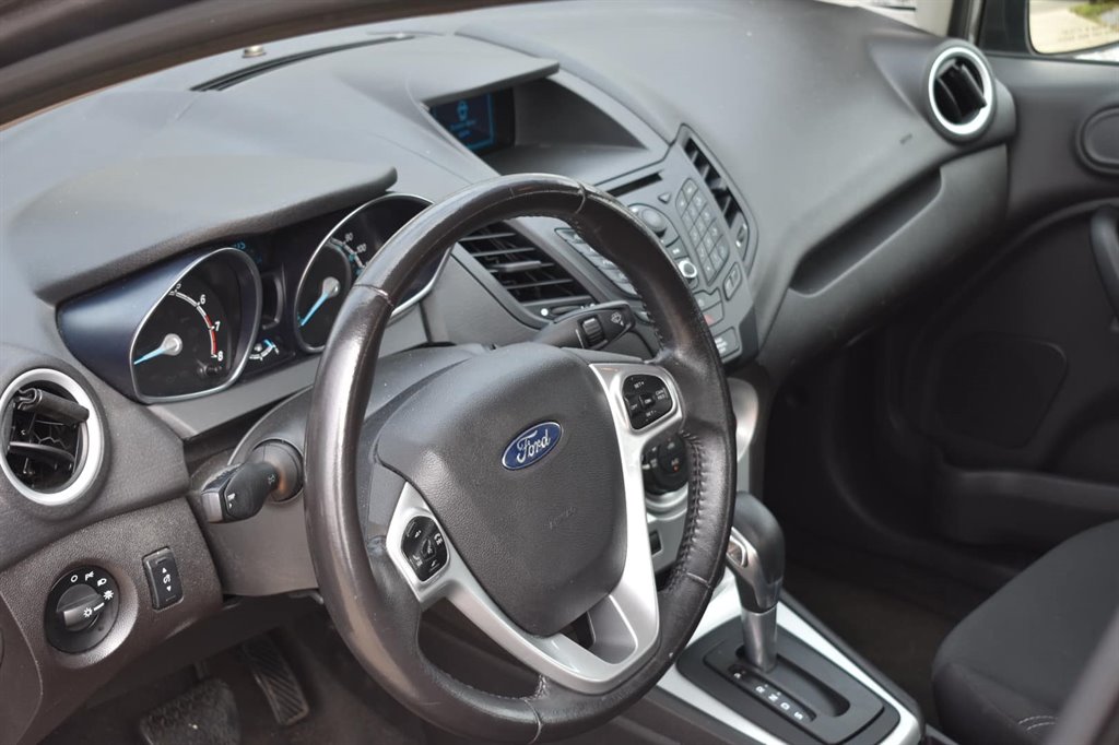 2014 Ford Fiesta SE photo