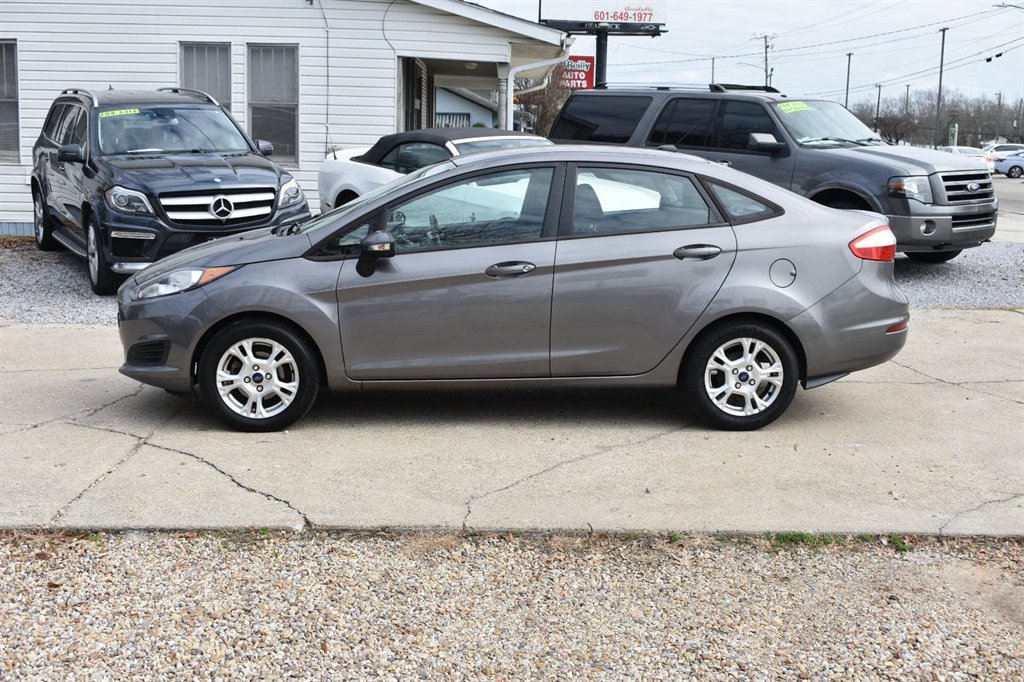 2014 Ford Fiesta SE photo